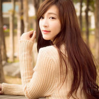 岳抬高腿让我进去(从后面挺进岳的大屁股)