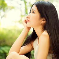 玩弄她的双乳H(古代坐在腿上吃h)