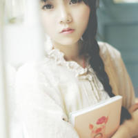 排队一个一个轮(他们一群人玩我一个)