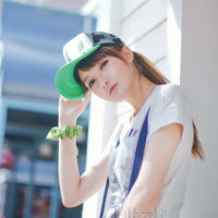 女朋友主动拿胸往我嘴送(男朋友吃着我的咪头说上瘾了)