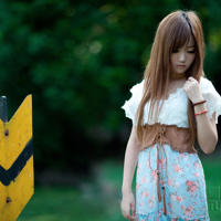 山村里的粉嫩紧致(小芳在农村的性生乱生活)