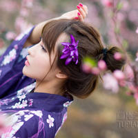 脱她内裤用手把她弄到高潮(我被十个同学做十次高潮)