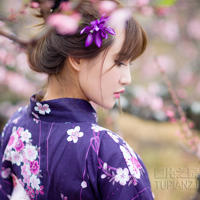 玩弄她的双乳H(古代坐在腿上吃h)