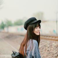 女朋友当我面喂我朋友吃东西(高中女同学经常给我口)