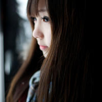             厨房将她双腿分得很开        (            厨房里将她的腿分得更开        )