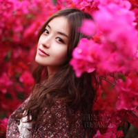 男生把j伸进女子尿口里尿(把整瓶红酒倒入下面喝掉疼吗)