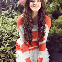 含着她的丝袜白嫩脚趾(雪白细嫩的脚趾含入口中)