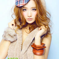 女神的玉足踩在我的脸上(含着我的白嫩脚趾)