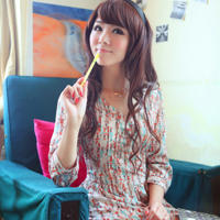 美女穿白丝袜裆部走光(美女上班急忘穿内衣内裤)