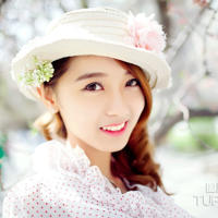 性奴趴跪撅着让主人打屁股(被主人在教室羞耻调教)