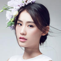 他掀开裙子把舌头伸进去(早上醒来巨大的东西还在里面)