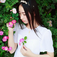 在厨房从后面挺进少妇的身体(厨房里岳的雪白)