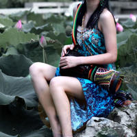 厨房里的欢愉嗯啊(趴在厨房翘起来快点嗯啊)