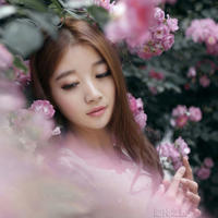 翁公吮她的花蒂和奶水(公憩月月)