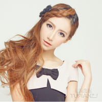 岳的肉色丝袜脚(yin荡的丝袜美腿岳)