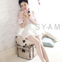 男生把j伸进女子尿口里尿(把整瓶红酒倒入下面喝掉疼吗)