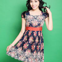 用嘴让我发泄的女闺蜜(挽起裙子跨开双腿坐下去的过程)