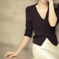 丰满人妻销魂娇喘呻吟(餐桌下给添高潮了)