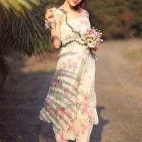 美女穿开裆裤露黑森林(美女穿裙子张开腿露出黑森林)