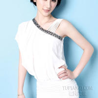 我被老头压在胯下(被门卫老头蹂躏的校花)