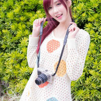 用手指扣的她嗷嗷叫直喷白浆(女趴着张开腿自慰)