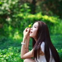 讲讲第一次吞男友的感受(男同桌把我腿打开丝袜摸的好爽)