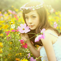 一只白丝包裹小脚轻轻摩擦(一双白丝小脚轻轻夹住)