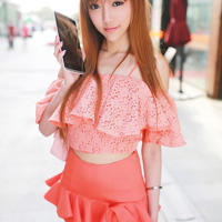 二个在上面一个㖭b(两个人看的www高清免费中文)