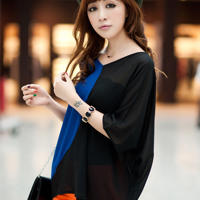 撞击岳的大白屁股(手伸进岳的裤裆里摸)