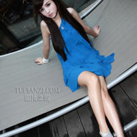 在厨房掀起岳的短裙(岳在厨房放荡呻吟)