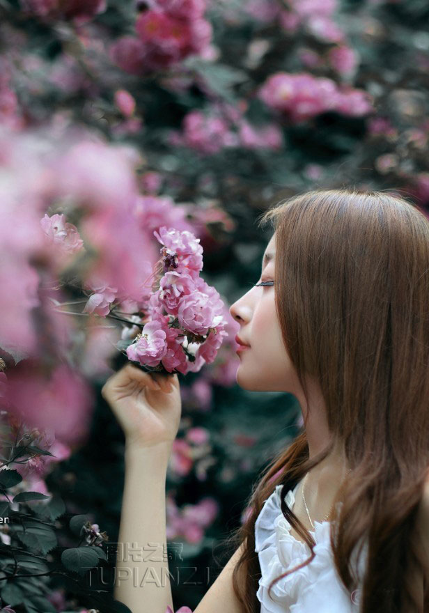 开了俩女小嫩苞小说(强开小娟嫩苞又嫩又)