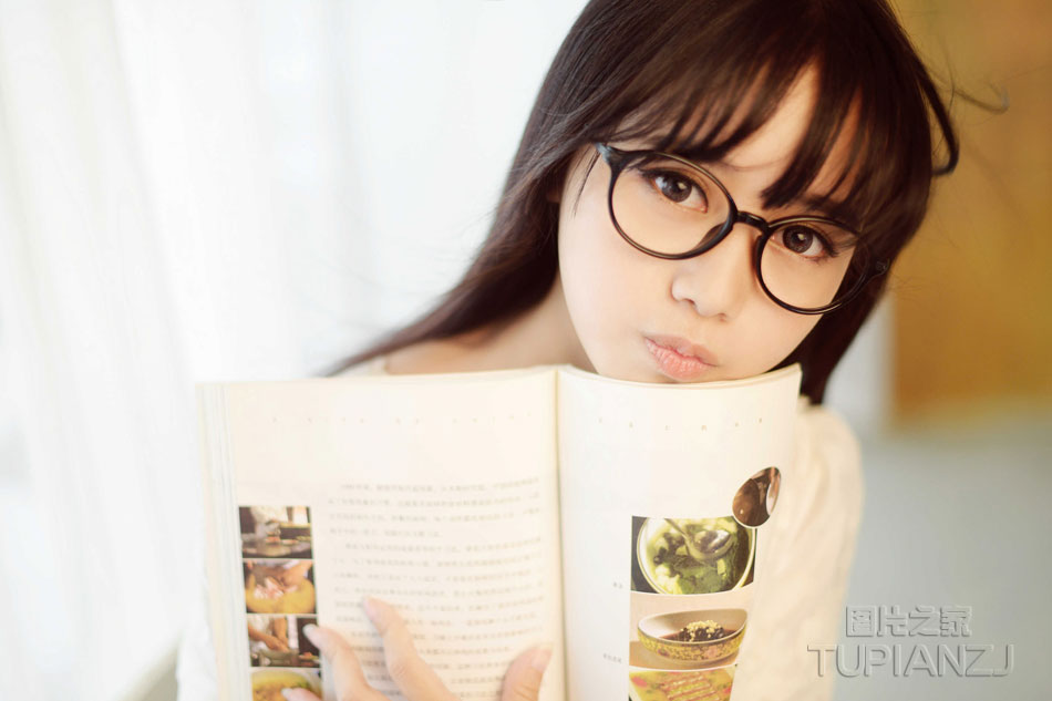 被班主任老师足控调教(长篇老师脚下的脚奴喝洗脚水)